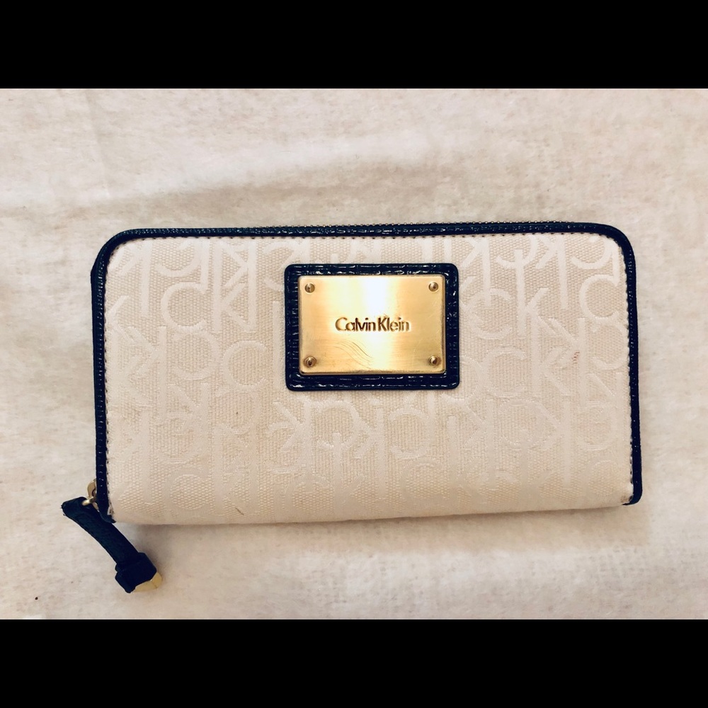Calvin Klein Accordion Wallet in White